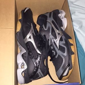 Mizuno Wave Bolt 5’s